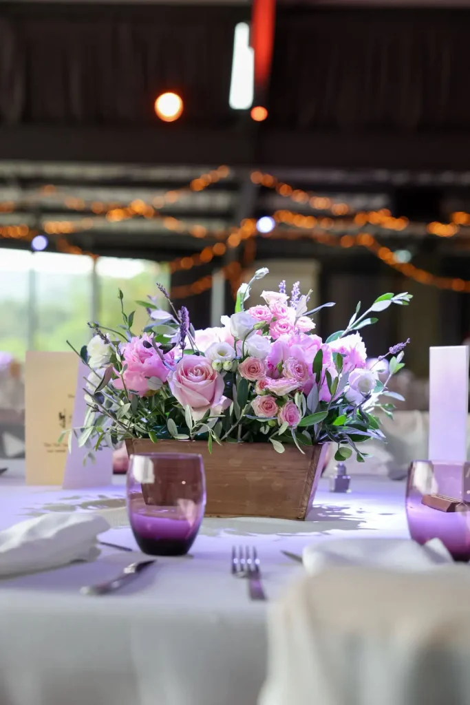 Centre de table mariage carré rose