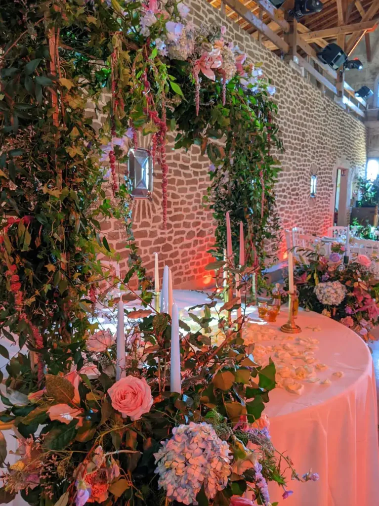 Table d'honneur mariage thème Bridgerton amaranthes